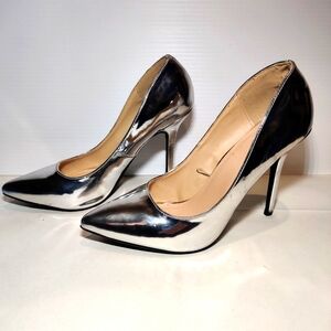 Wild diva silver heel pumps size 10